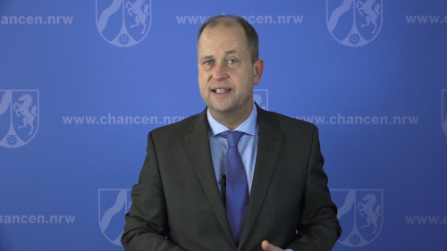 NRW-Familienminister Joachim Stamp